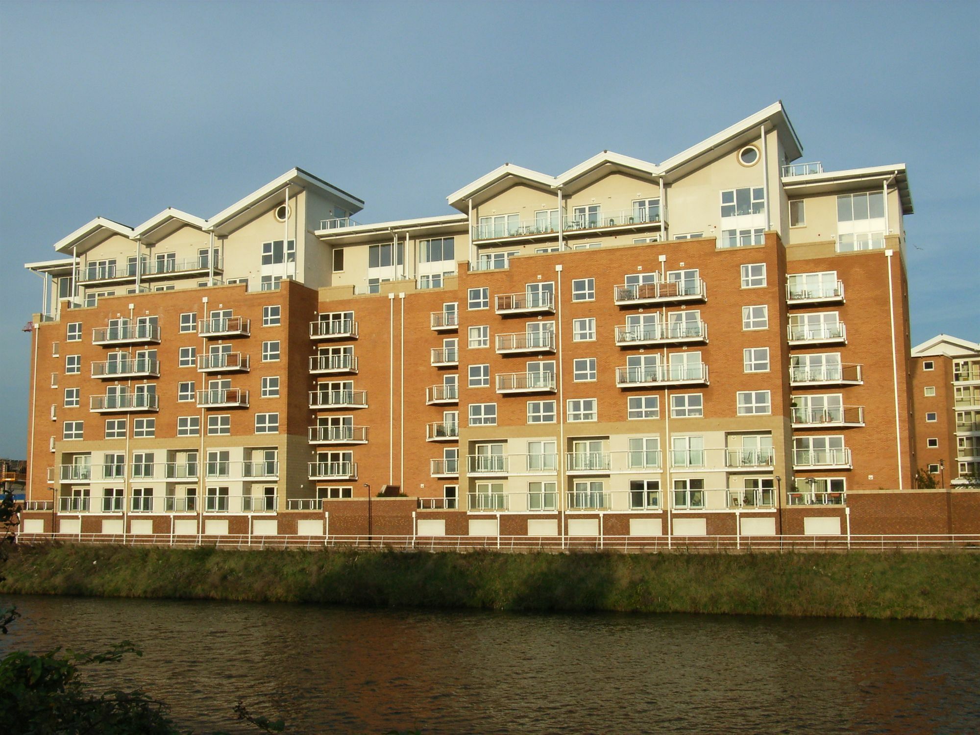 Century Wharf Serviced Apartments Cardiff Exterior foto
